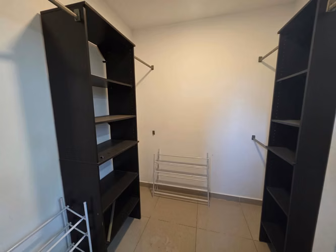 ¡EXCELENTE CASA EN RENTA! Ideal para Vivienda u Oficina  Km 8.5 Carretera a Masaya  - Imagen 7