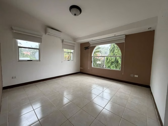 CASA EN VENTA CERCA DEL COLEGIO ALEMÁN | URBANIZACIÓN CAROLINA CARRETERA SUR  - Imagen 15
