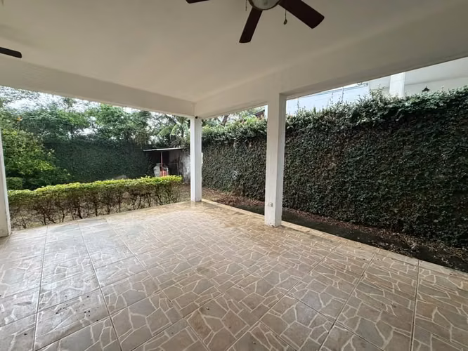 CASA EN VENTA CERCA DEL COLEGIO ALEMÁN | URBANIZACIÓN CAROLINA CARRETERA SUR  - Imagen 5
