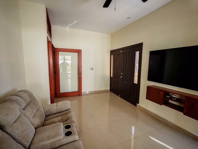 AG. SE VENDE CASA EN RESIDENCIAL EN CARRETERA MASAYA KM 13 - Imagen 4