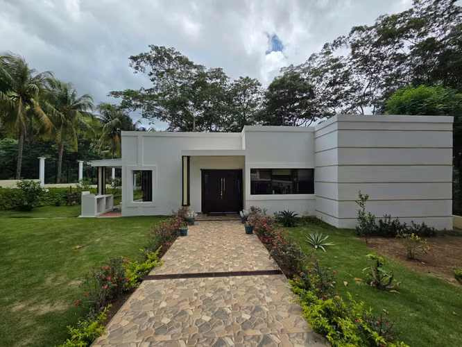 AG. IS SOLD HOUSE IN RESIDENTIAL ON ROAD MASAYA KM 13