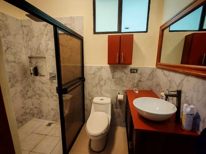 AG. SE VENDE CASA EN RESIDENCIAL EN CARRETERA MASAYA KM 13 - Imagen 10