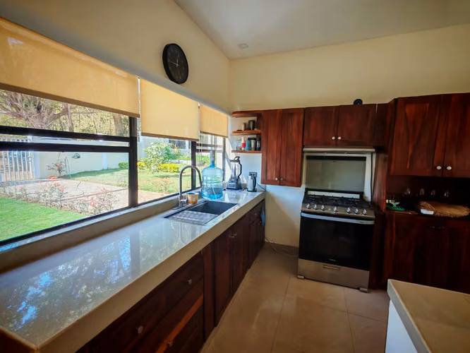AG. SE VENDE CASA EN RESIDENCIAL EN CARRETERA MASAYA KM 13 - Imagen 2