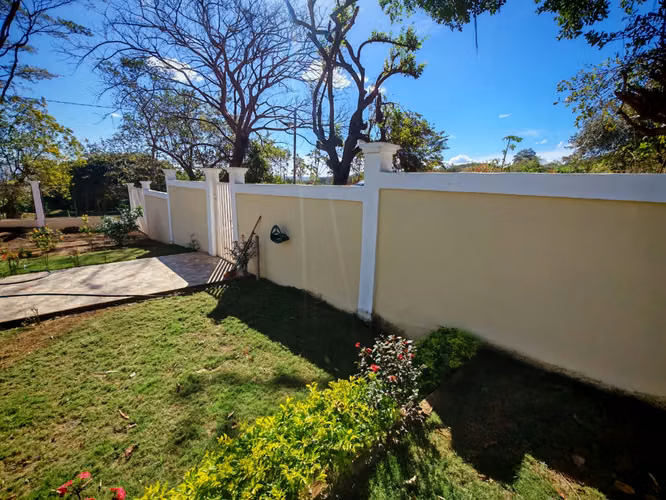 AG. SE VENDE CASA EN RESIDENCIAL EN CARRETERA MASAYA KM 13 - Imagen 3