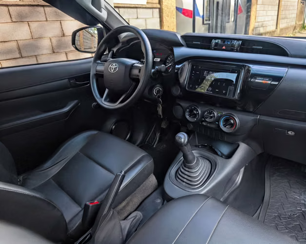 Toyota Hilux 4x2 tina larga año 2024 - Imagen 5