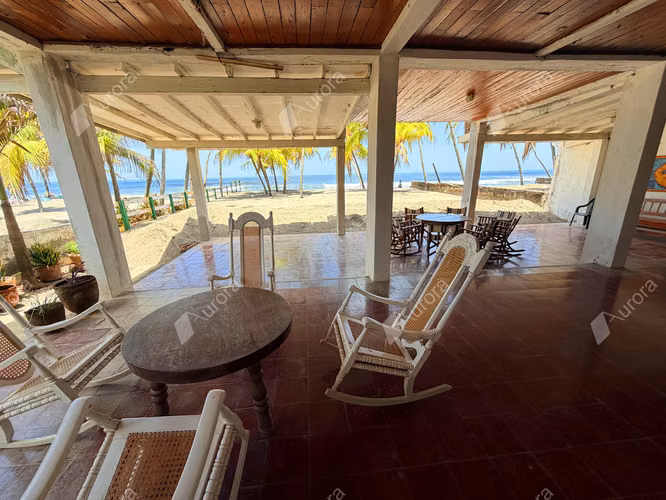 Oceanfront Home for Sale in Poneloya with 4 Bedrooms and Great Potential - Imagen 4