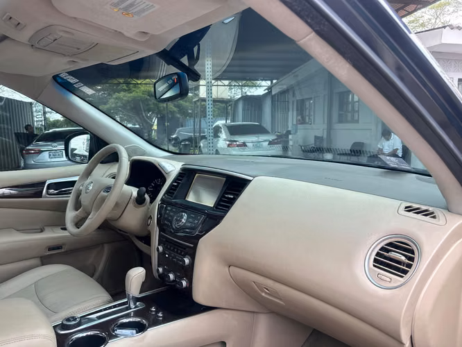 Nissan Pathfinder 4x4 Año 2015 . Comprada en agencia 