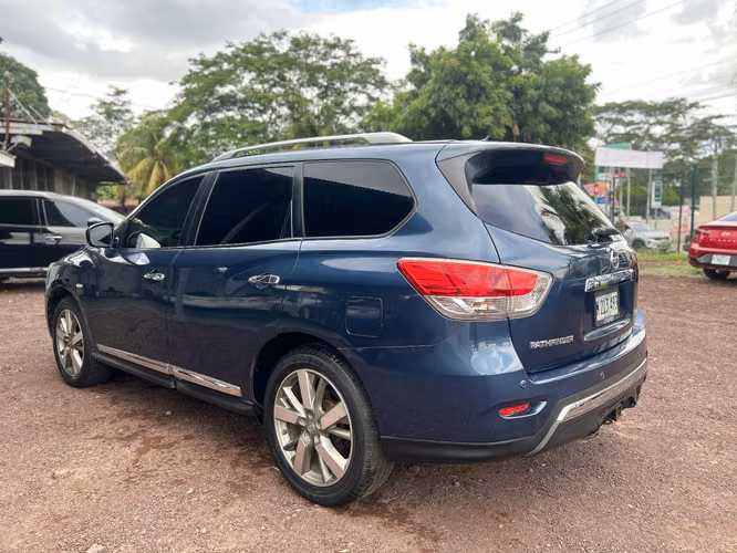 Nissan Pathfinder 4x4 Año 2015 . Comprada en agencia 