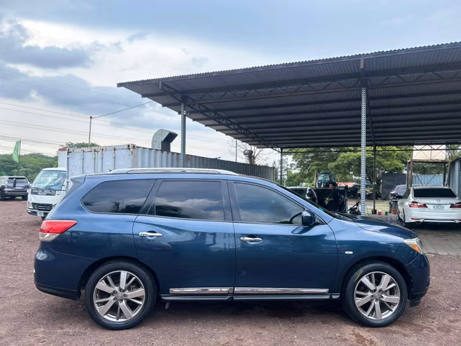 Nissan Pathfinder 4x4 Año 2015 . Comprada en agencia 
