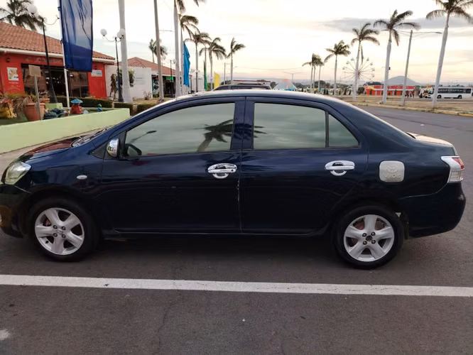 Toyota Yaris Azul - Imagen 2