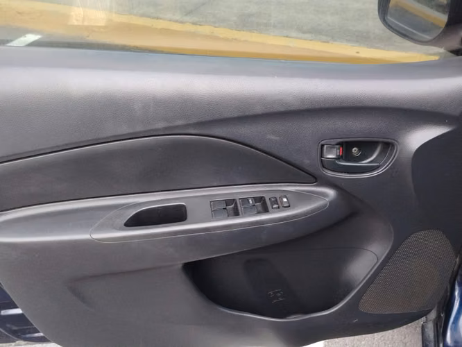 Toyota Yaris Azul - Imagen 3