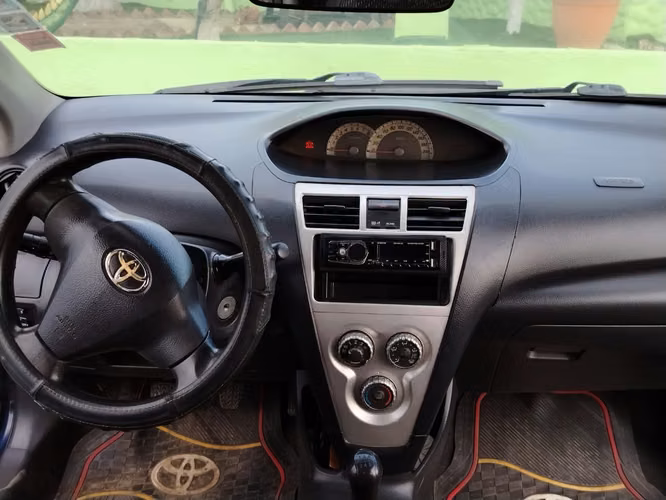 Toyota Yaris Azul - Imagen 4
