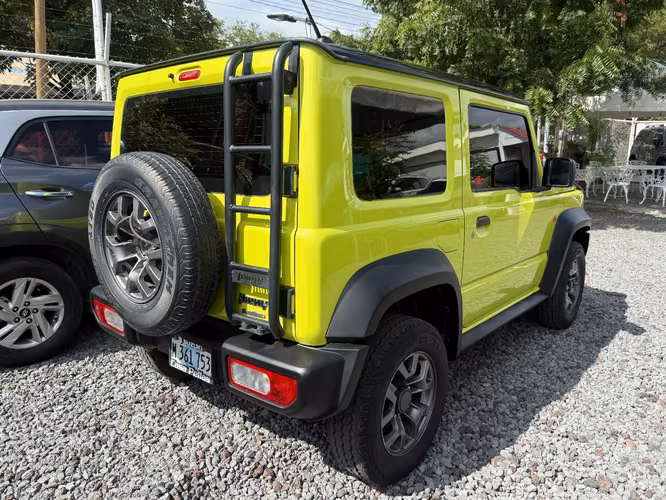 SUZUKI JIMNY 4X4 AÑO 2023