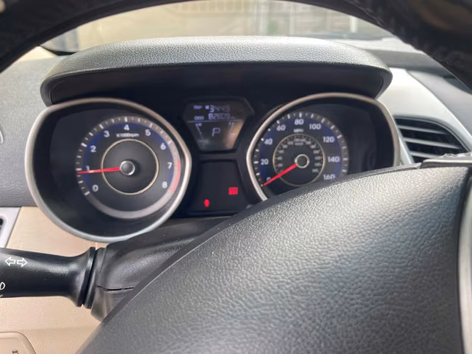 Se vende carro hyundai Elantra 2016  $11,300 negociable, Documentación en regla  - Imagen 5
