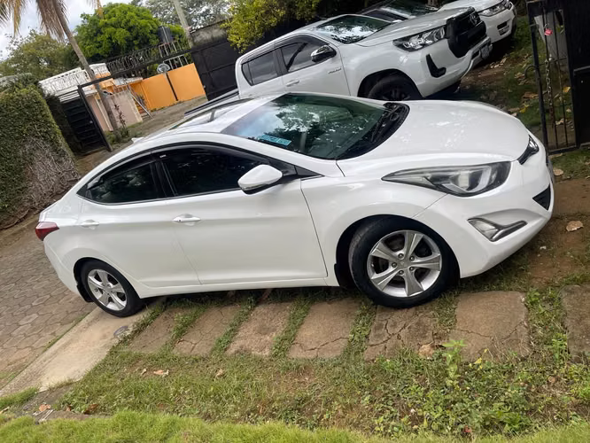 Se vende carro hyundai Elantra 2016  $11,300 negociable, Documentación en regla  - Imagen 6