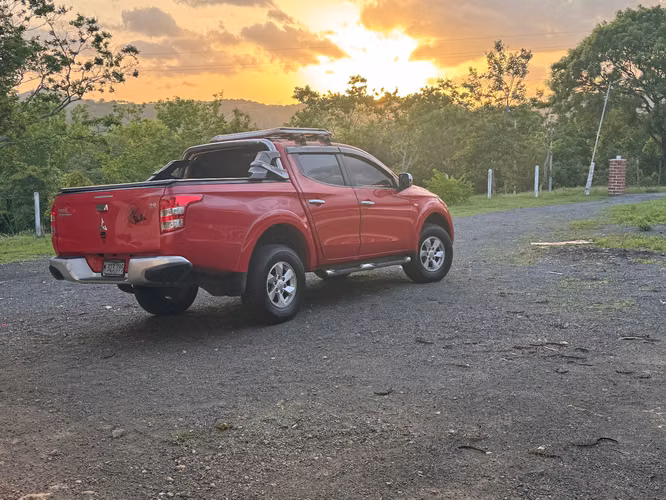 Mitsubishi L200 2017 Diesel 4x4 | Solo 88,555 km | Excelente Estado - Imagen 4