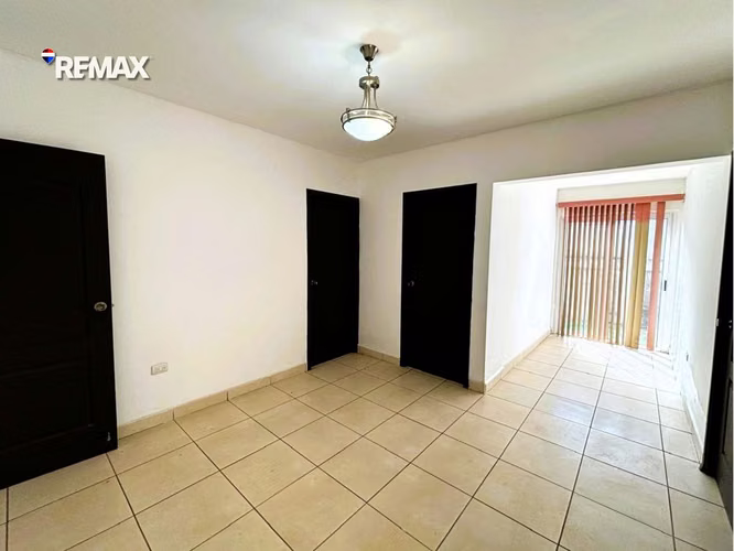 Amplia Casa en Colinas de Santa Cruz - Imagen 14