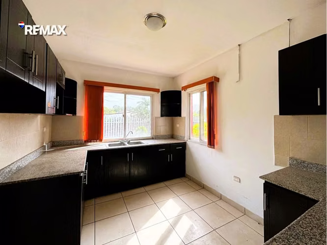 Amplia Casa en Colinas de Santa Cruz - Imagen 5