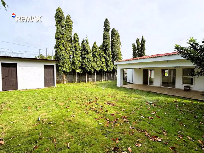 Amplia Casa en Colinas de Santa Cruz - Imagen 16
