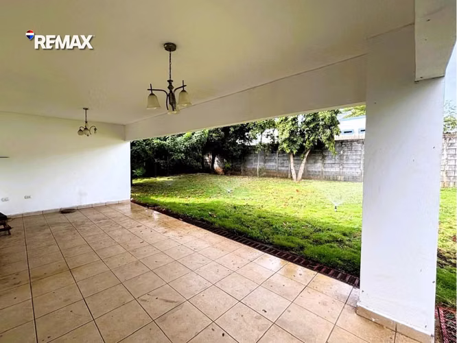 Amplia Casa en Colinas de Santa Cruz - Imagen 18