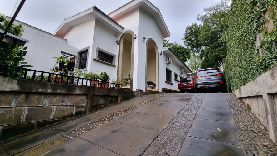 Se vende Hermosa casa en Las Colinas