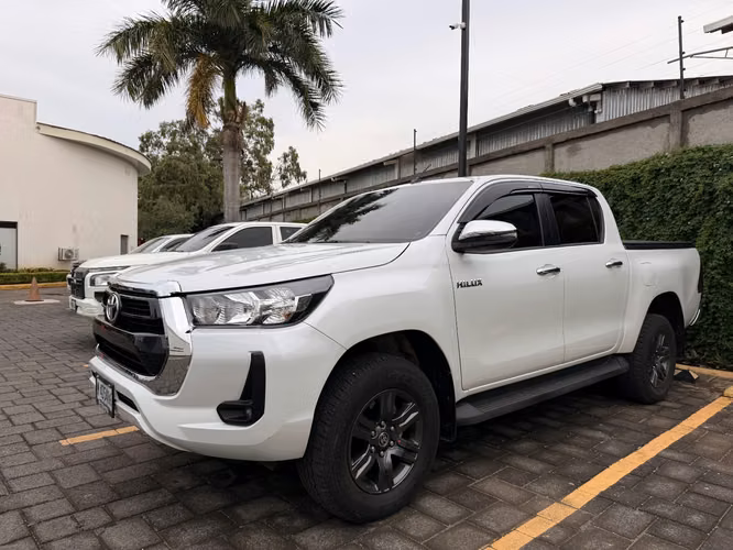 TOYOTA HILUX AUTOMÁTICA 