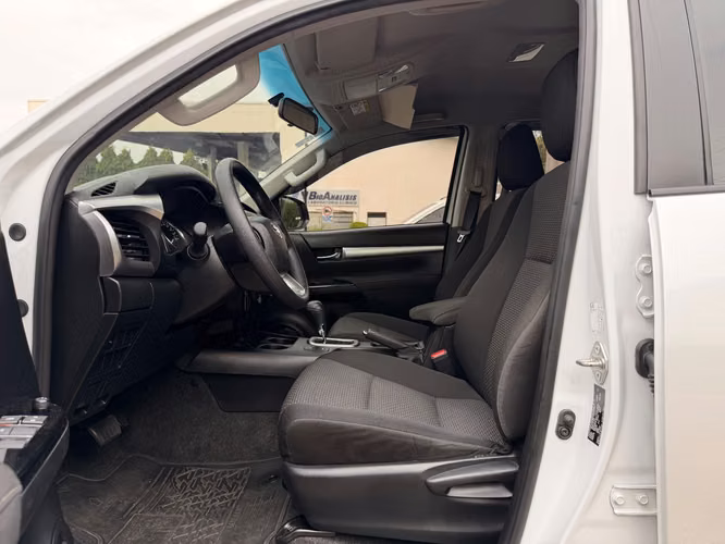 TOYOTA HILUX AUTOMÁTICA  - Imagen 7