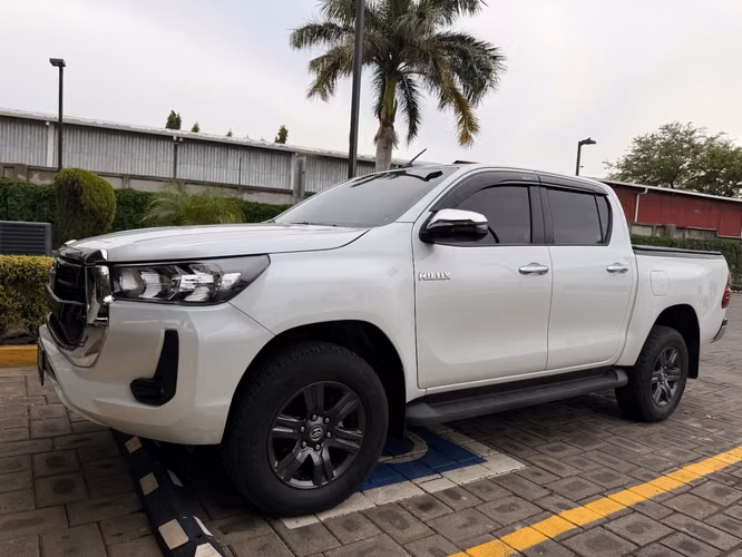 TOYOTA HILUX AUTOMÁTICA 