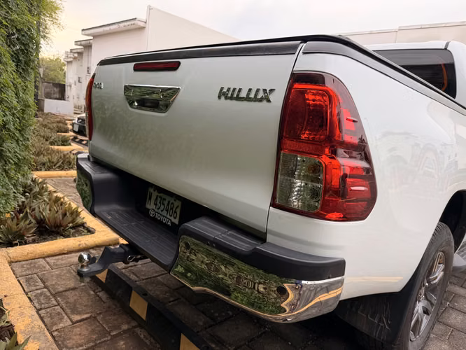 TOYOTA HILUX AUTOMÁTICA  - Imagen 4
