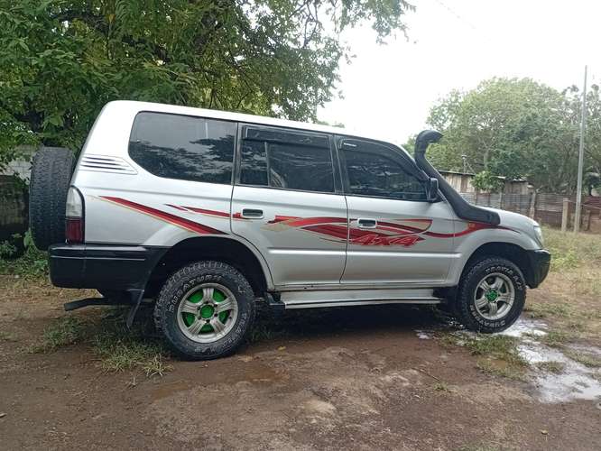 TOYOTA PRADO 