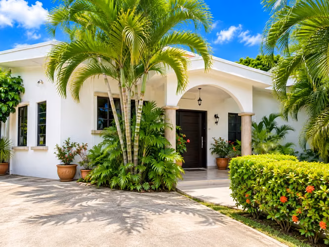 Extensive and Exclusive Residence for Sale in Las Colinas