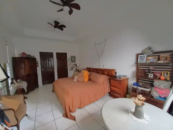  Amplia y Exclusiva Residencia en Venta en Las Colinas - Imagen 5