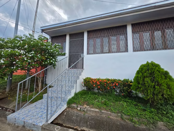 CASA EN VENTA | PRADERAS DEL DORAL   Cerca del Mercado Mayoreo, Managua. - Imagen 5