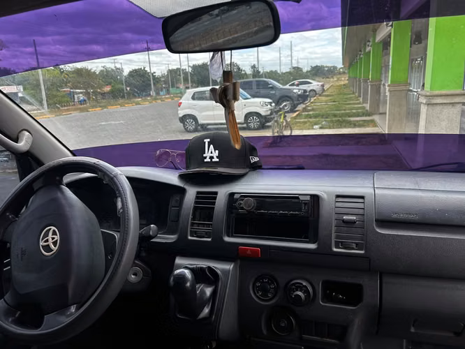 Toyota Hiace 2016 unicornio dueño - Imagen 7