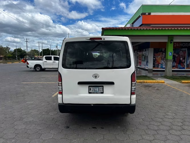 Toyota Hiace 2016 unicornio dueño - Imagen 3