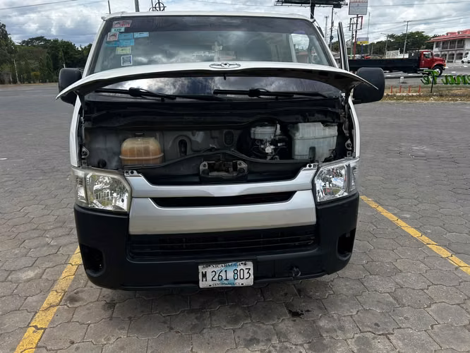 Toyota Hiace 2016 unicornio dueño - Imagen 5