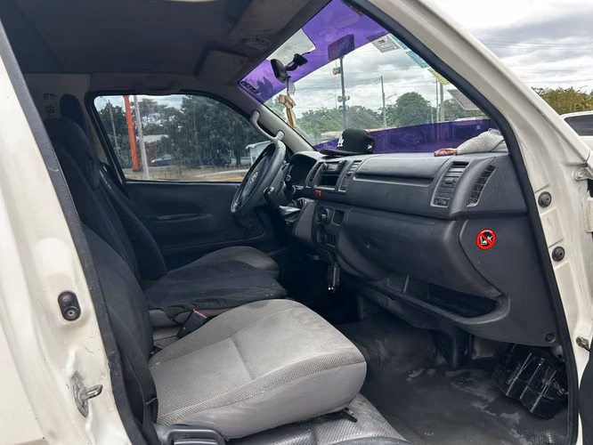 Toyota Hiace 2016 unicornio dueño - Imagen 6