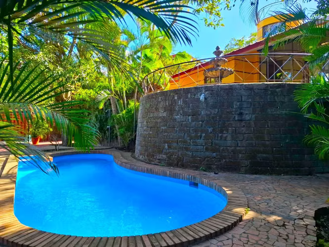 Venta, casa con vista panorámica en Villa Fontana Sur.
