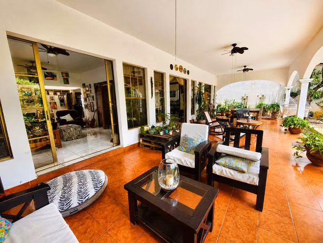  Amplia y Exclusiva Residencia en Venta en Las Colinas - Imagen 8