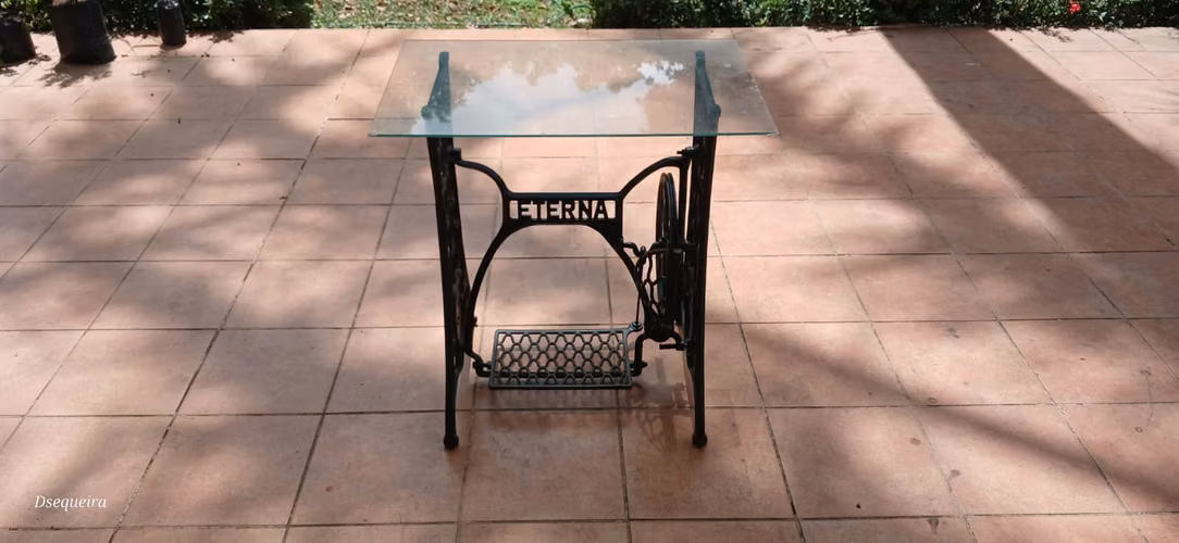 BASE DE MAQUINA DE COSER ANTIGUA