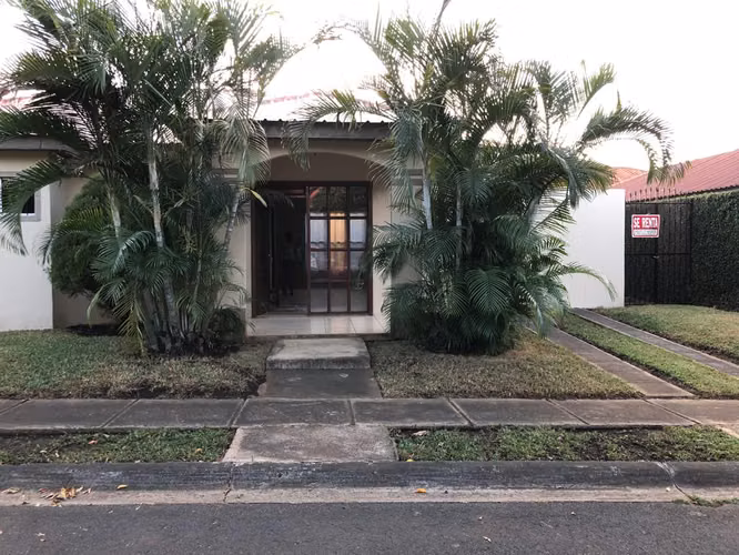 Renta de Casa Grande en Residencial Palmetto, Km 15.5 Carretera Masaya, negociable - Imagen 2