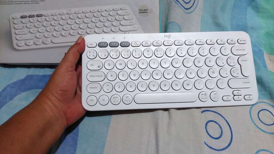 Teclado Bluetooth Logitech K380 (Como Nuevo + Caja y Pilas Nuevas)