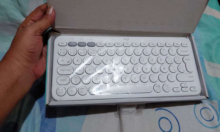 Teclado Bluetooth Logitech K380 (Como Nuevo + Caja y Pilas Nuevas)