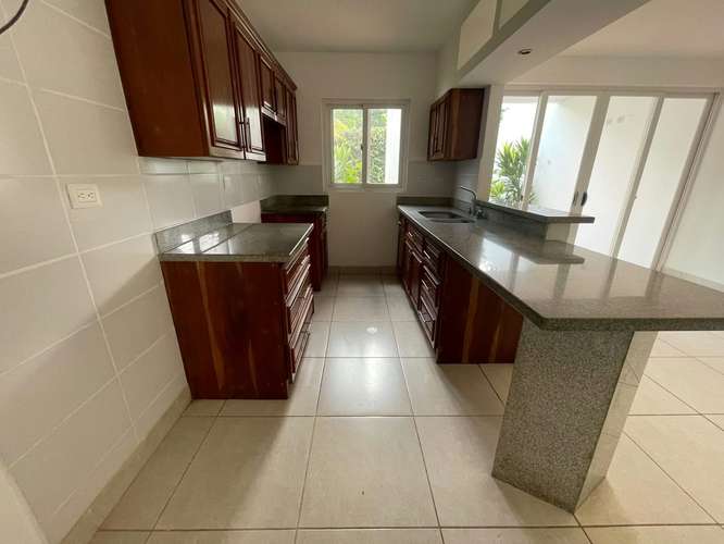 KW - Venta, casa en residencial de Santo Domingo - Imagen 2