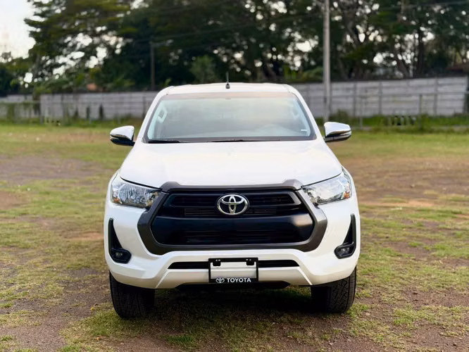 Toyota hilux nueva 2027 automática entrega inmediata  - Imagen 3