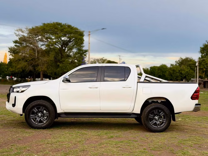 Toyota hilux nueva 2027 automática entrega inmediata  - Imagen 2