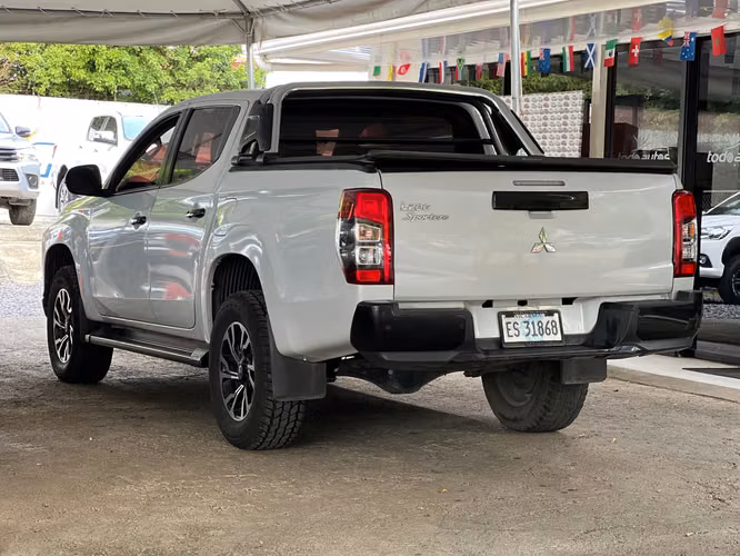 MITSUBISHI L200 SPORTERO AÑO 2024 - Imagen 4