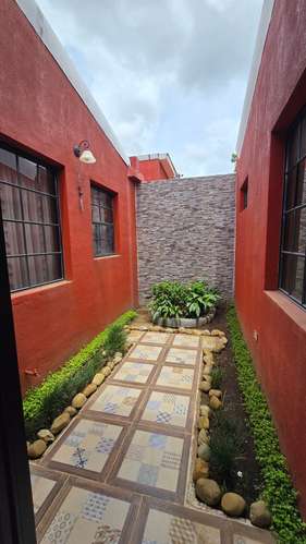 YA-Rento de bonita casa en residencial céntrico en Managua - Imagen 8