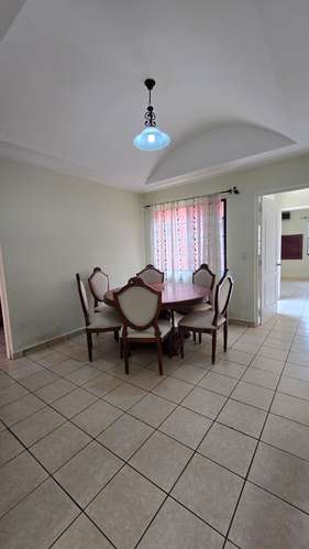 YA-Rento de bonita casa en residencial céntrico en Managua - Imagen 3