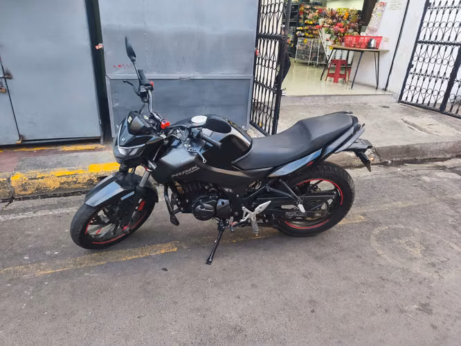 Vendo moto Hero año 2024 mod 160R con 50 mil km telef  US 1,300.00 negoc